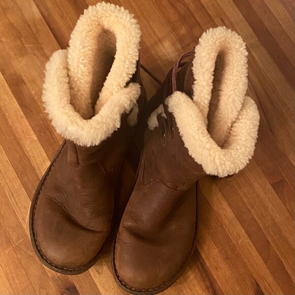UGG Akadia Brown Leather Sheepskin Boots Women's Size 7 - Picture 5 of 10
